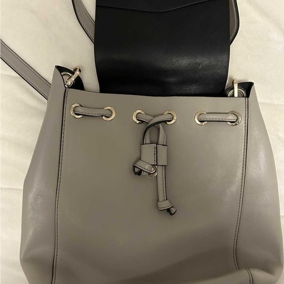 Beige leather backpack - Picture 3 of 3